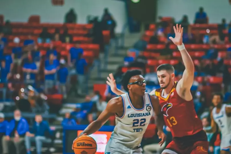 Bulldogs defeat Warhawks, 79-58