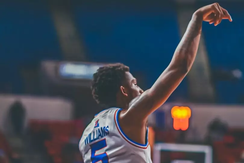 Bulldogs defeat Warhawks, 79-58