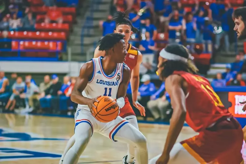 Bulldogs defeat Warhawks, 79-58
