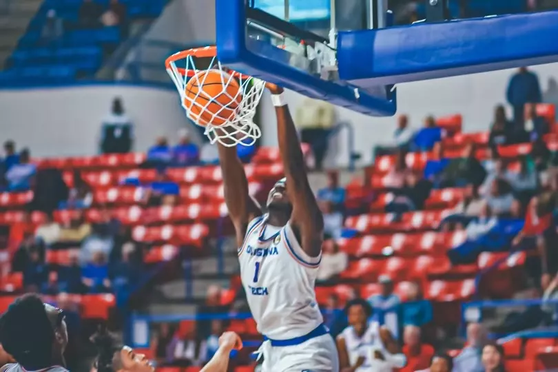 Bulldogs defeat Warhawks, 79-58