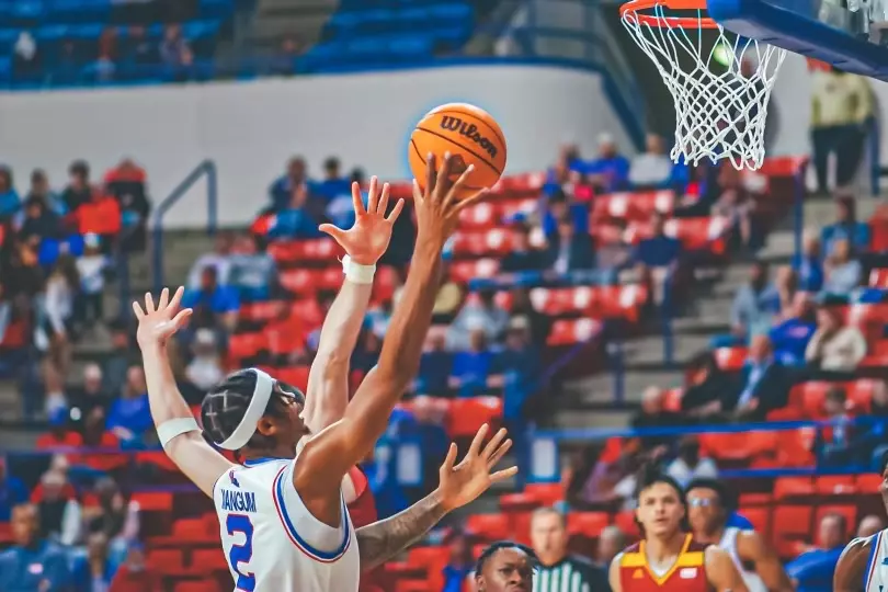 Bulldogs defeat Warhawks, 79-58