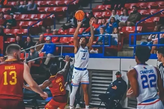 Bulldogs defeat Warhawks, 79-58