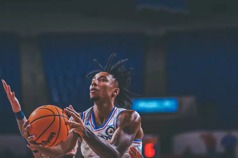 Bulldogs defeat Roadrunners, 91-69