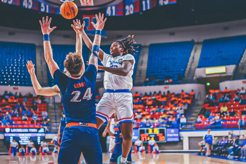 Bulldogs defeat Roadrunners, 91-69