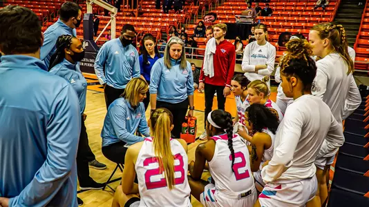 Techsters Huddle at UTEP
