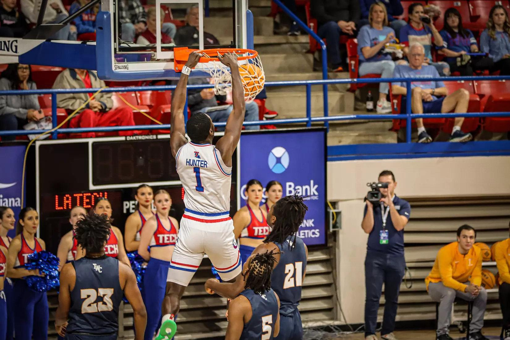 Bulldogs defeat Miners, 60-58