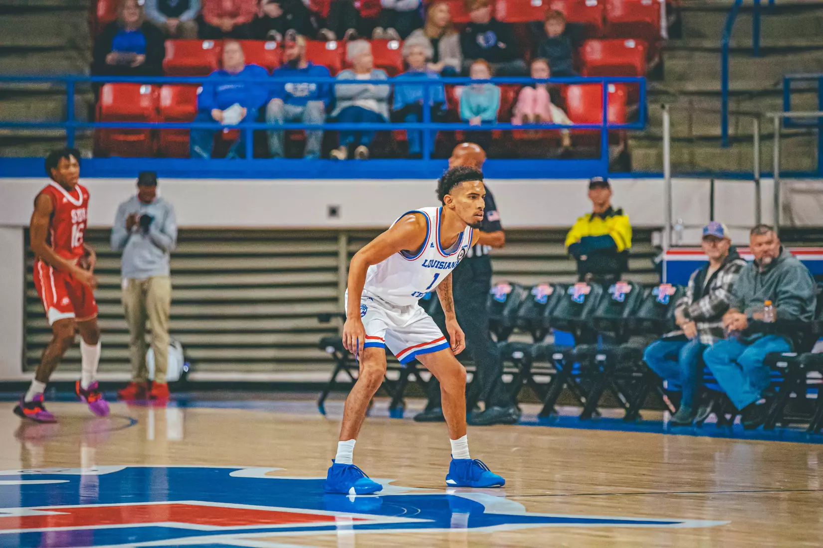 Bulldogs down the Thunderbirds, 67-53