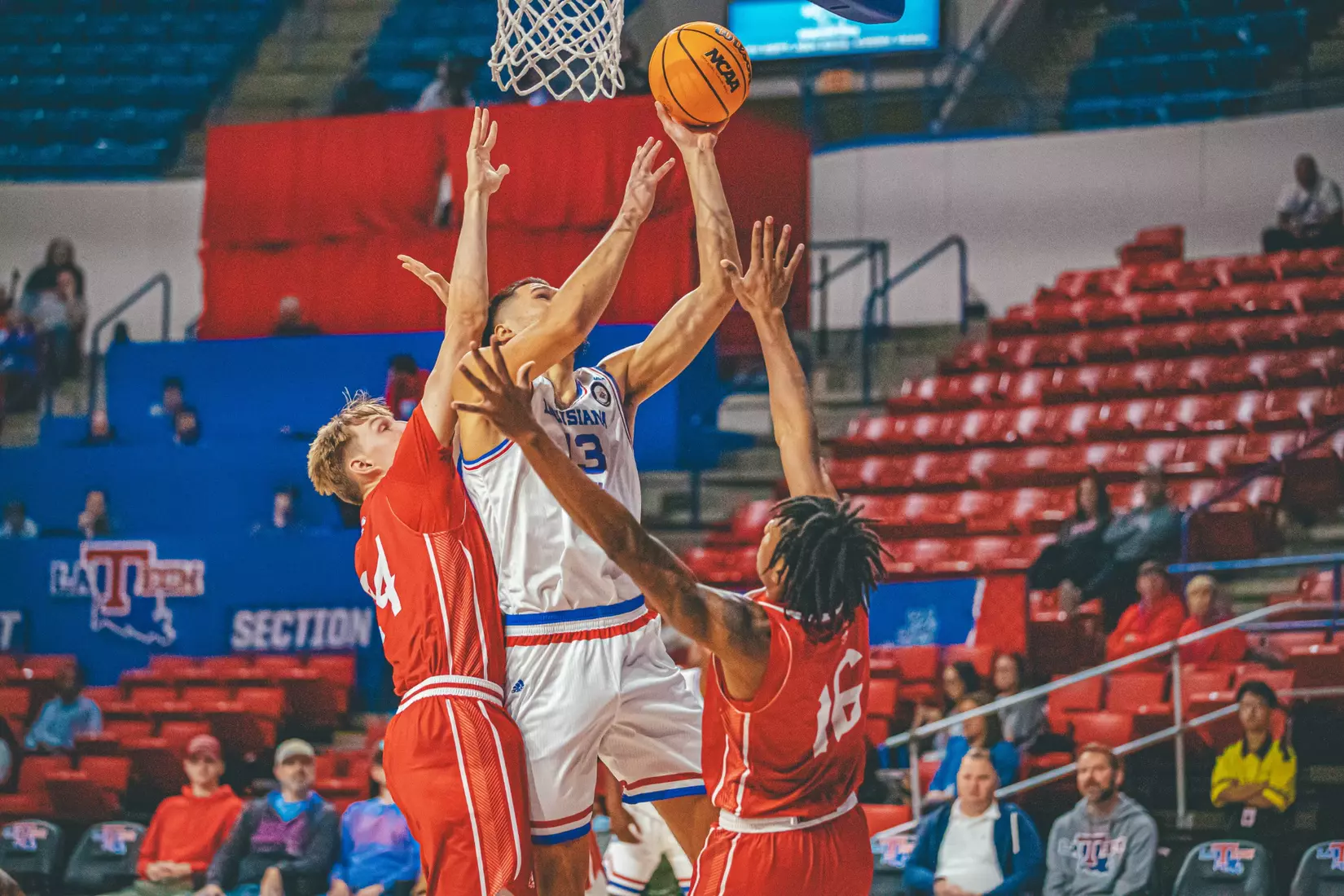 Bulldogs down the Thunderbirds, 67-53