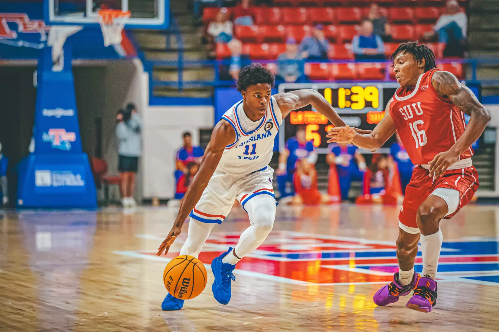 Bulldogs down the Thunderbirds, 67-53