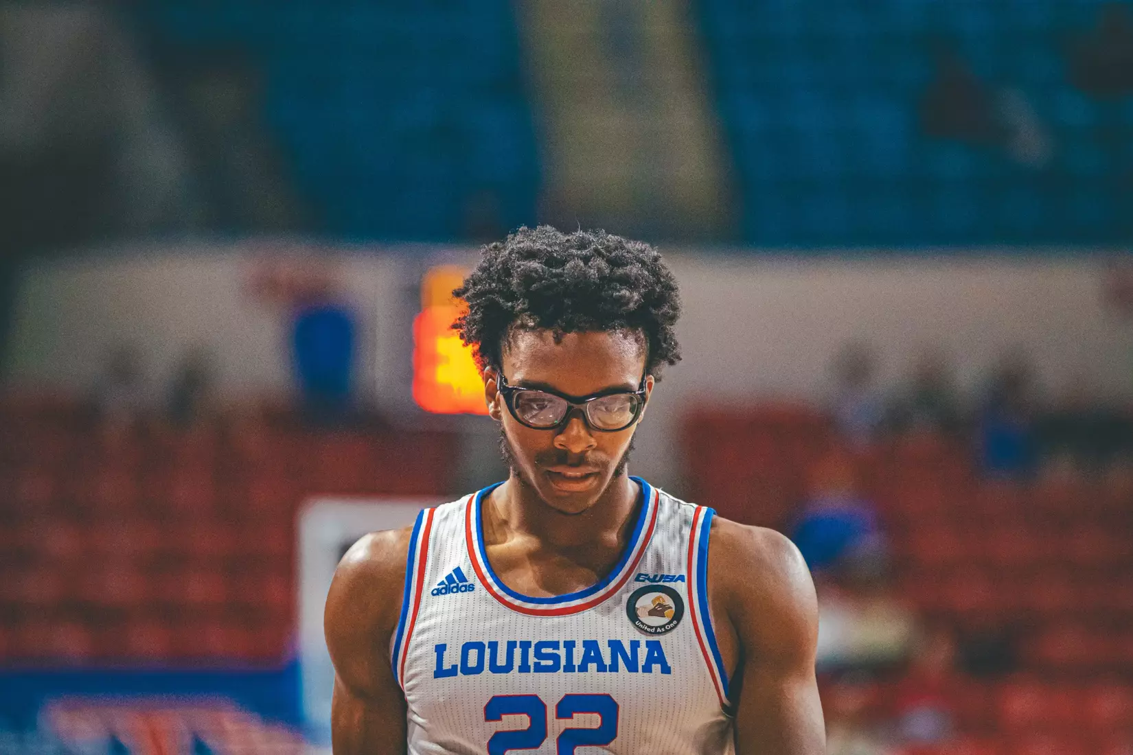 Bulldogs down the Thunderbirds, 67-53