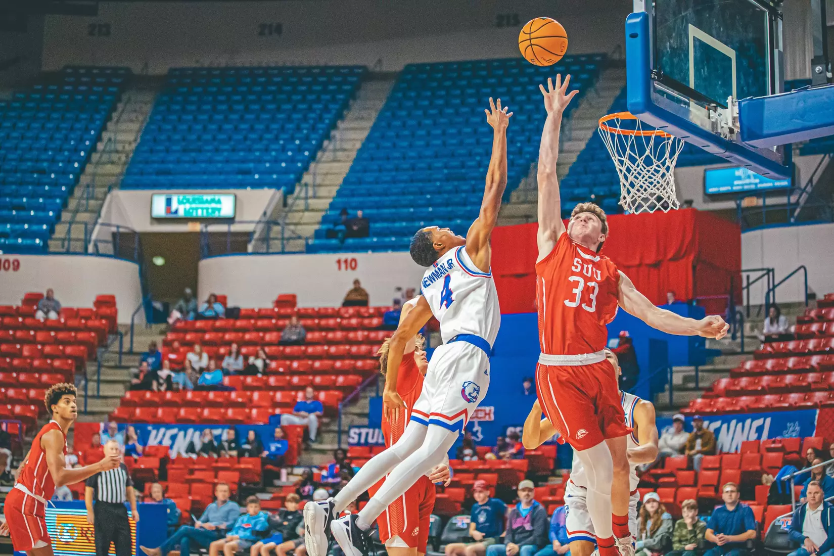 Bulldogs down the Thunderbirds, 67-53