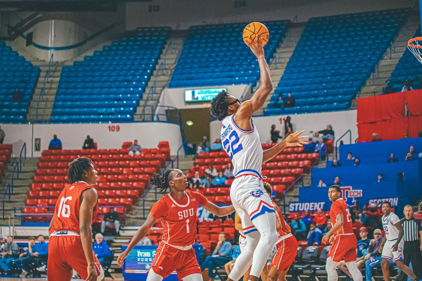 Bulldogs down the Thunderbirds, 67-53