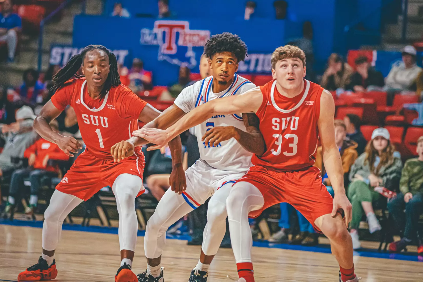 Bulldogs down the Thunderbirds, 67-53