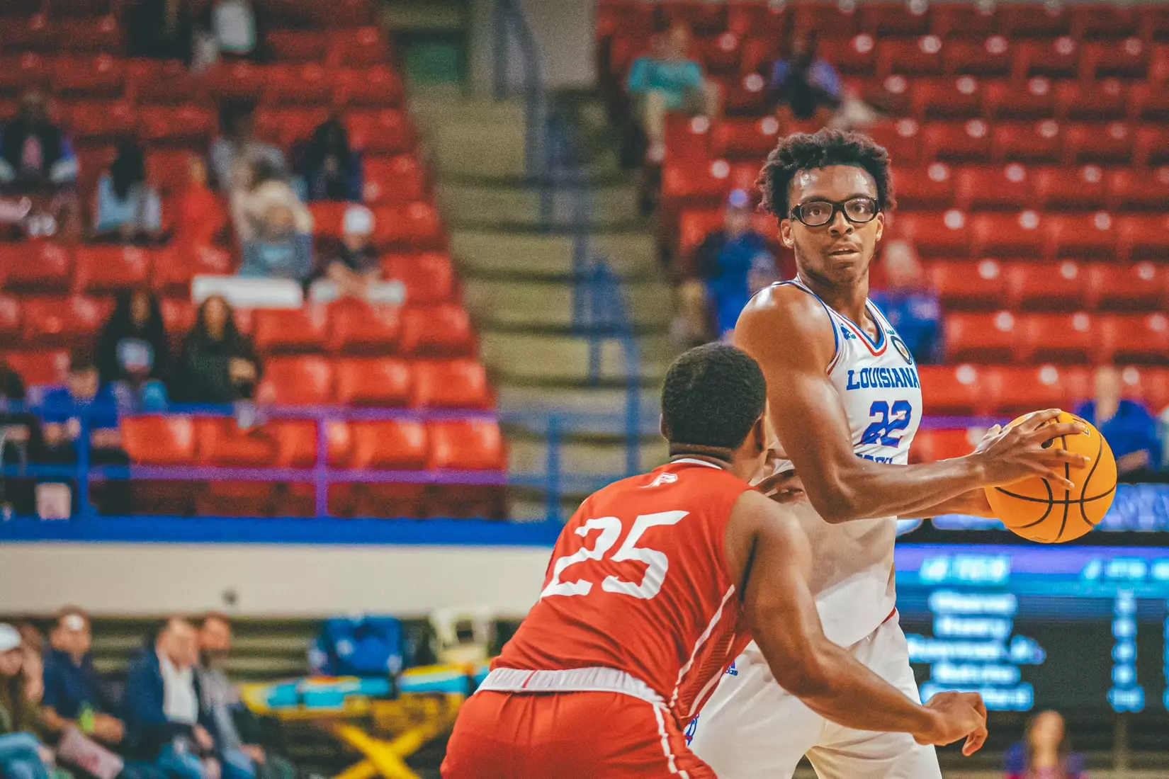 Bulldogs down the Thunderbirds, 67-53