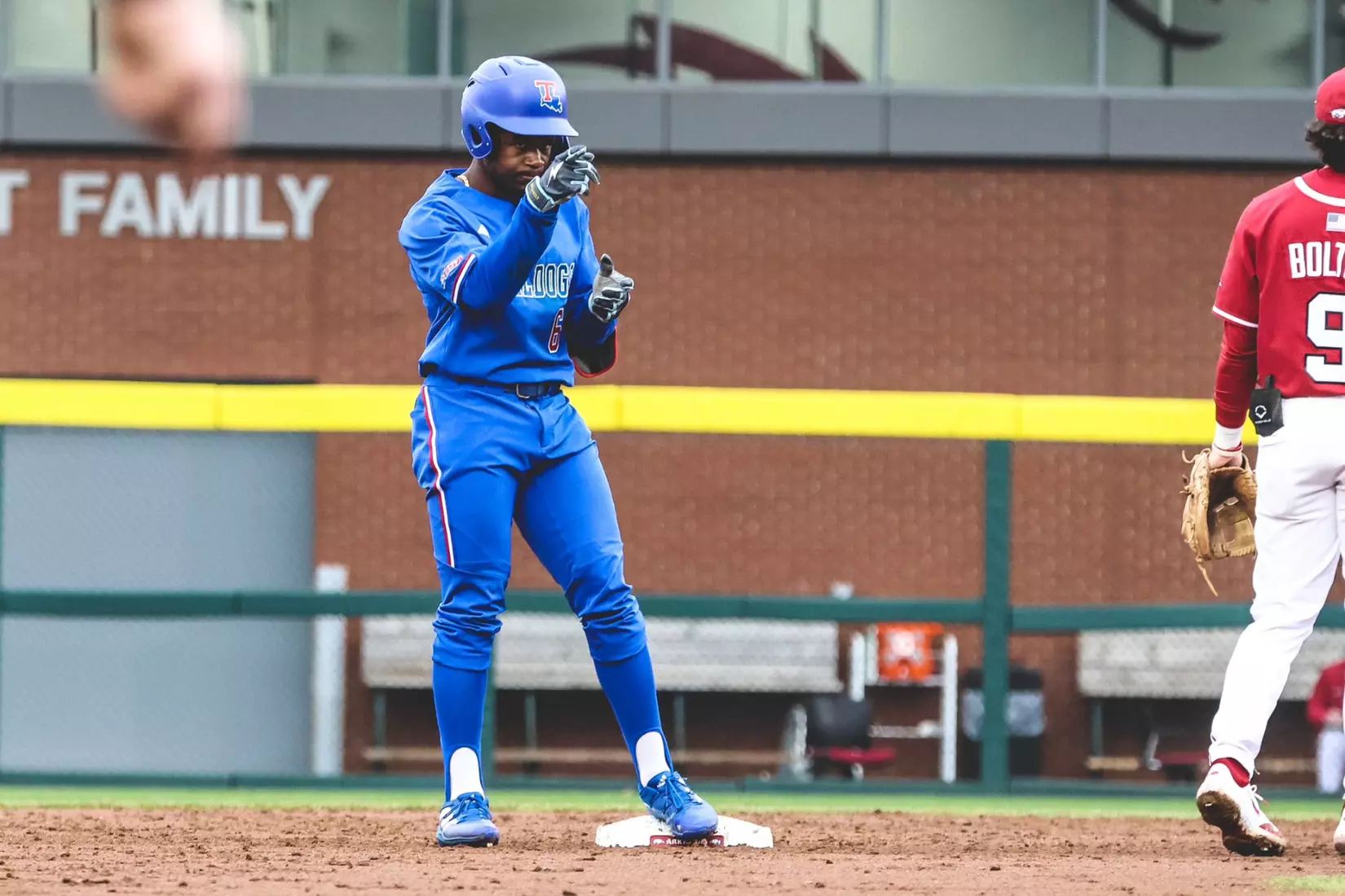 Bulldogs fall 6-1 to Razorbacks in game two of series