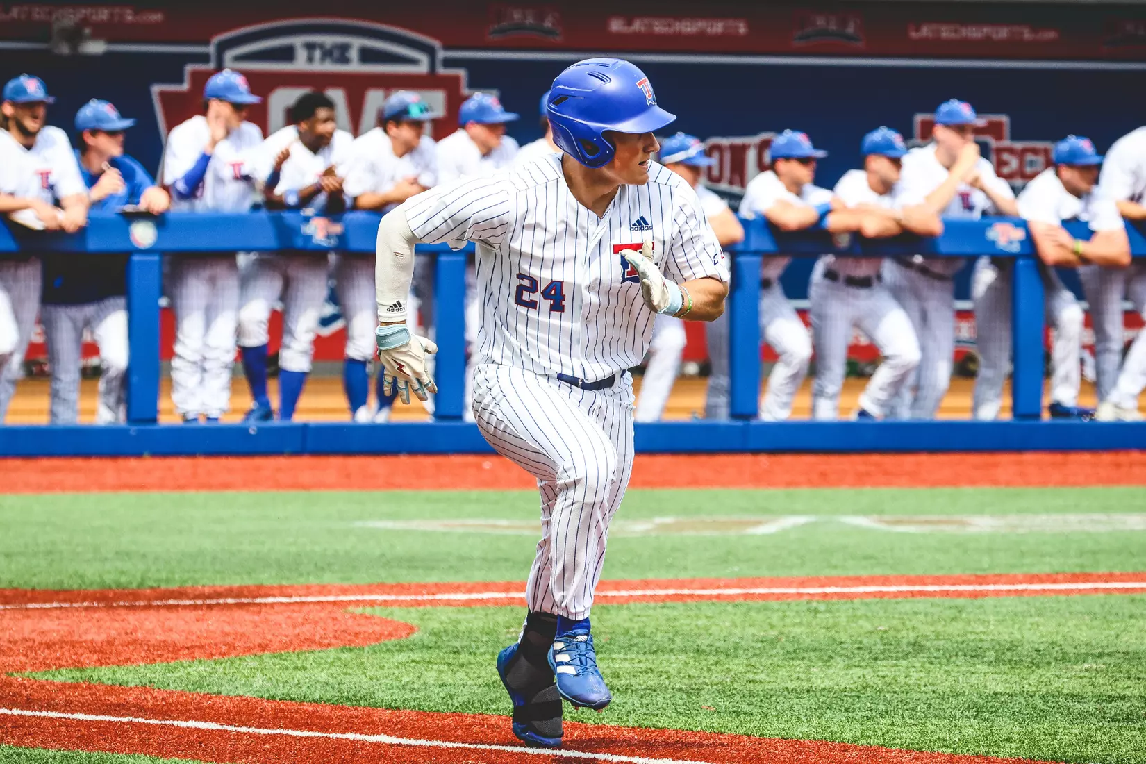 Bulldogs take series opener against Patriots