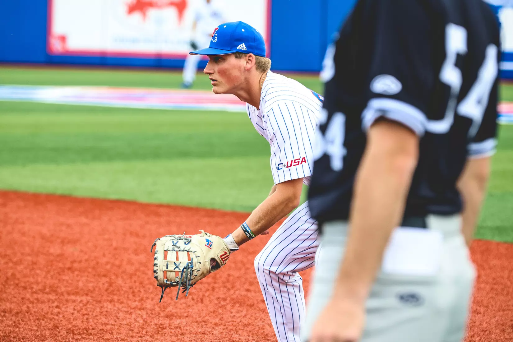 Bulldogs take series opener against Patriots