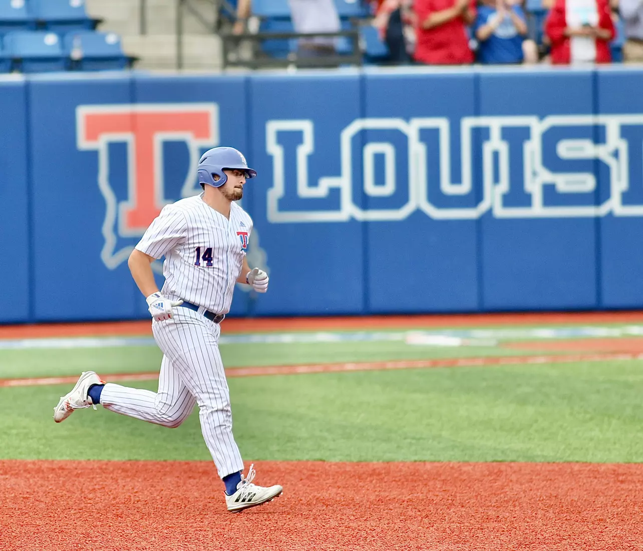 Bulldogs take series opener against Patriots