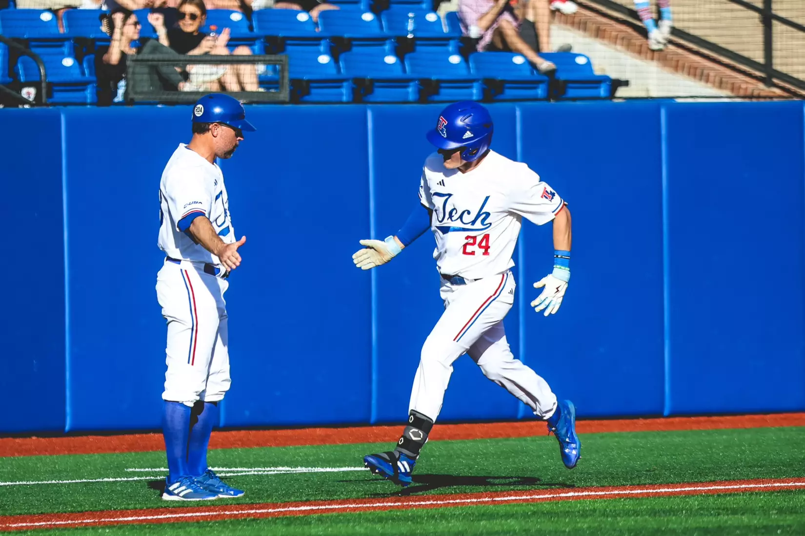 Bulldogs walk it off in extra innings to take series from Wildcats