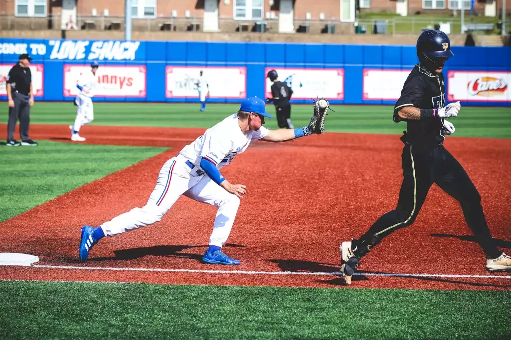 Bulldogs beat Panthers in 11 innings