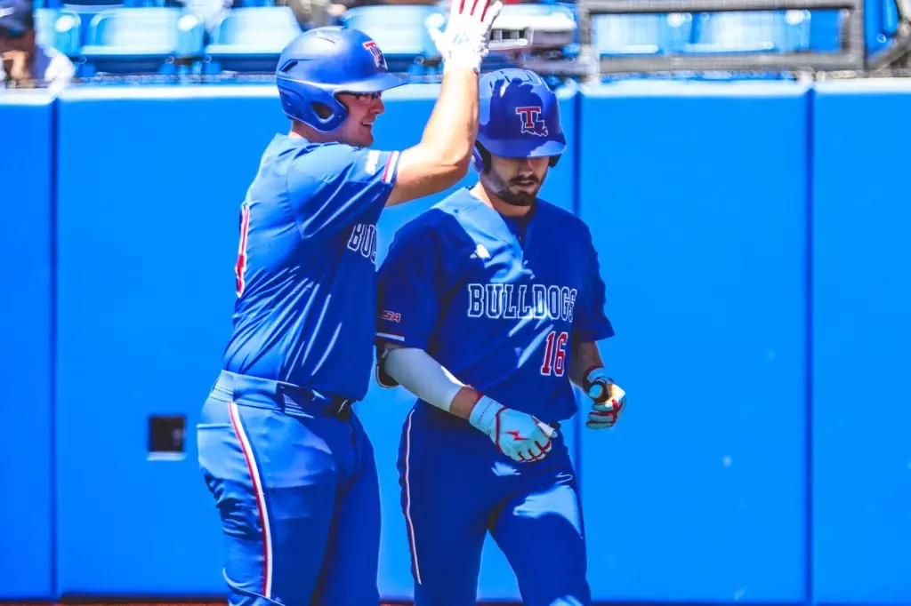 Bulldogs sweep Panthers with 10-5 Sunday win