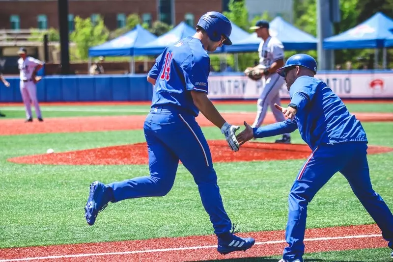 Bulldogs sweep Panthers with 10-5 Sunday win