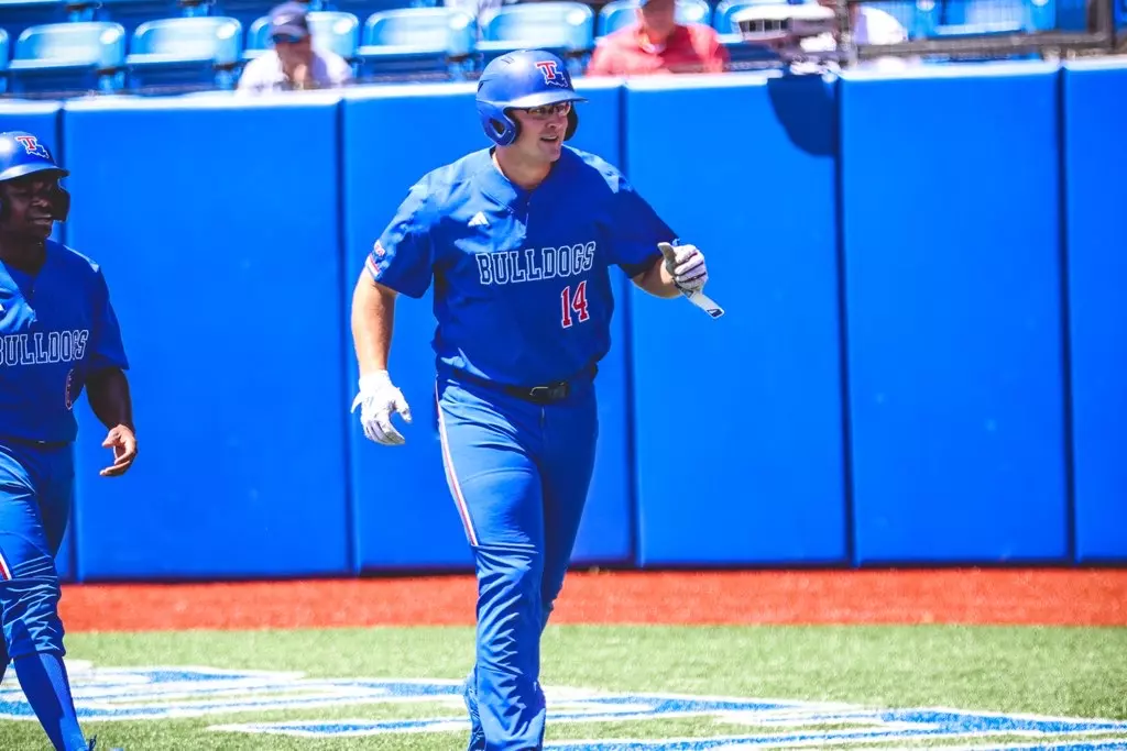 Bulldogs sweep Panthers with 10-5 Sunday win