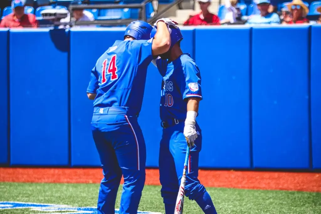 Bulldogs sweep Panthers with 10-5 Sunday win