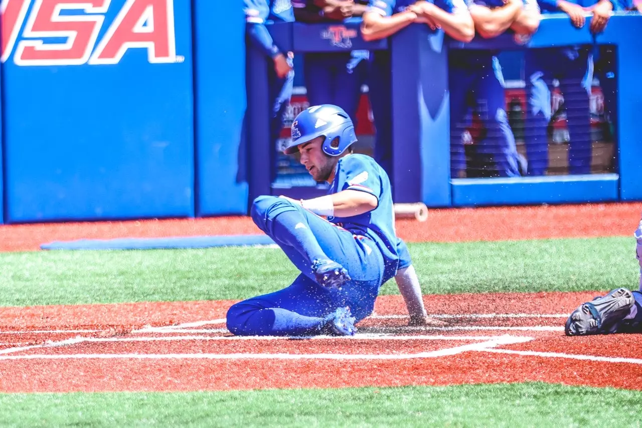 Bulldogs sweep Panthers with 10-5 Sunday win