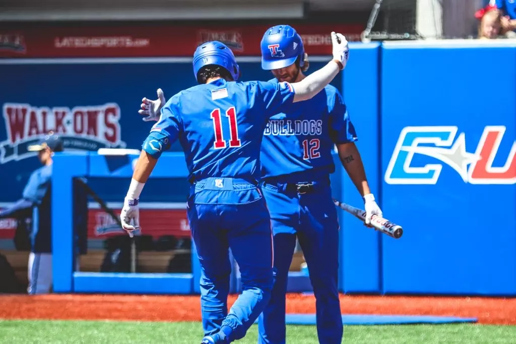 Bulldogs sweep Panthers with 10-5 Sunday win