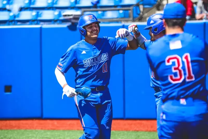 Bulldogs sweep Panthers with 10-5 Sunday win