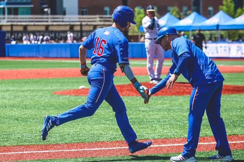 Bulldogs sweep Panthers with 10-5 Sunday win