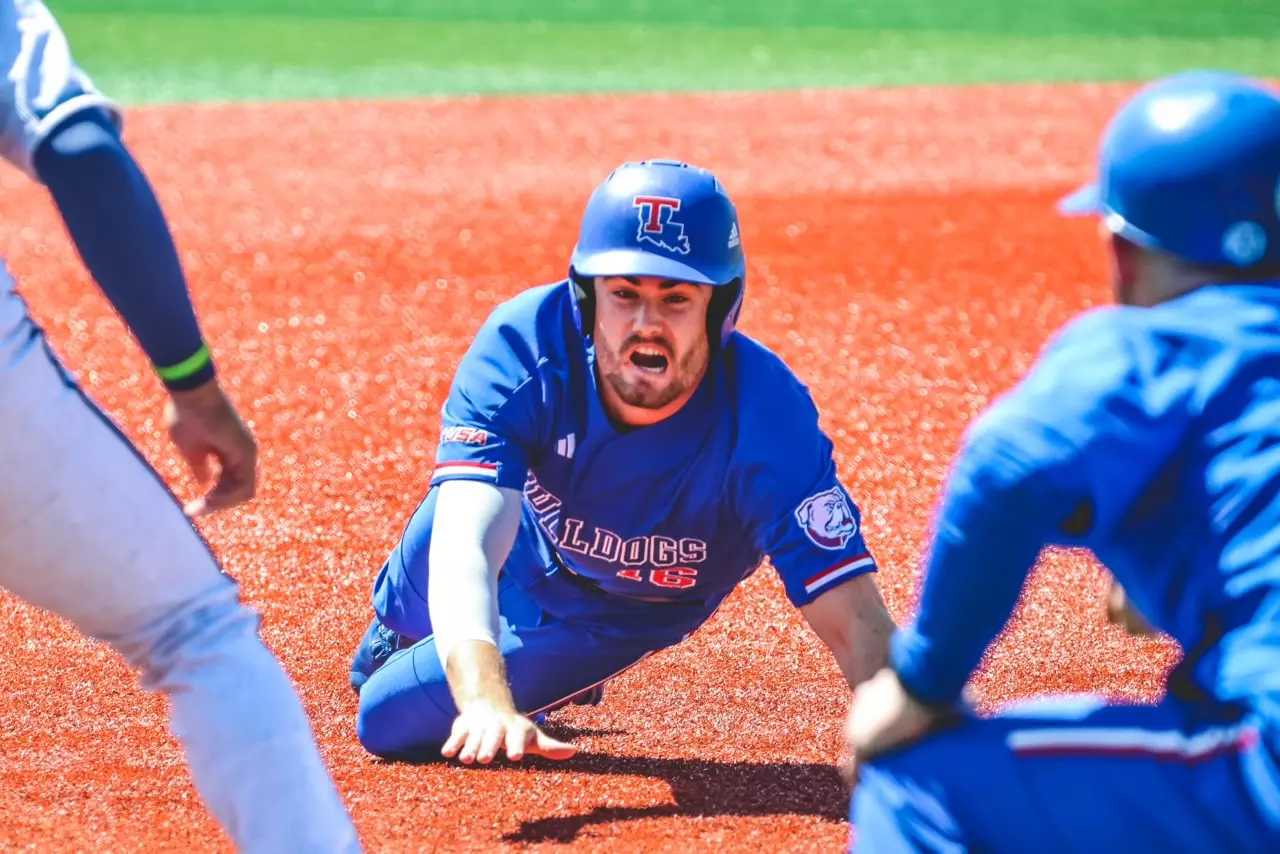 Bulldogs sweep Panthers with 10-5 Sunday win