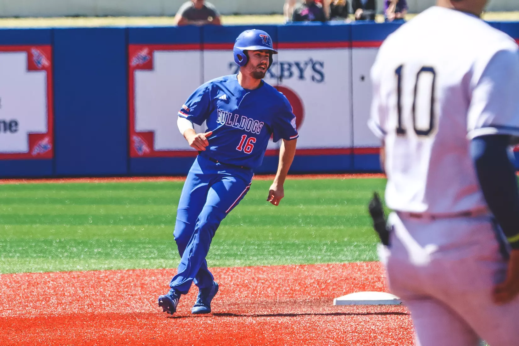 Bulldogs sweep Panthers with 10-5 Sunday win
