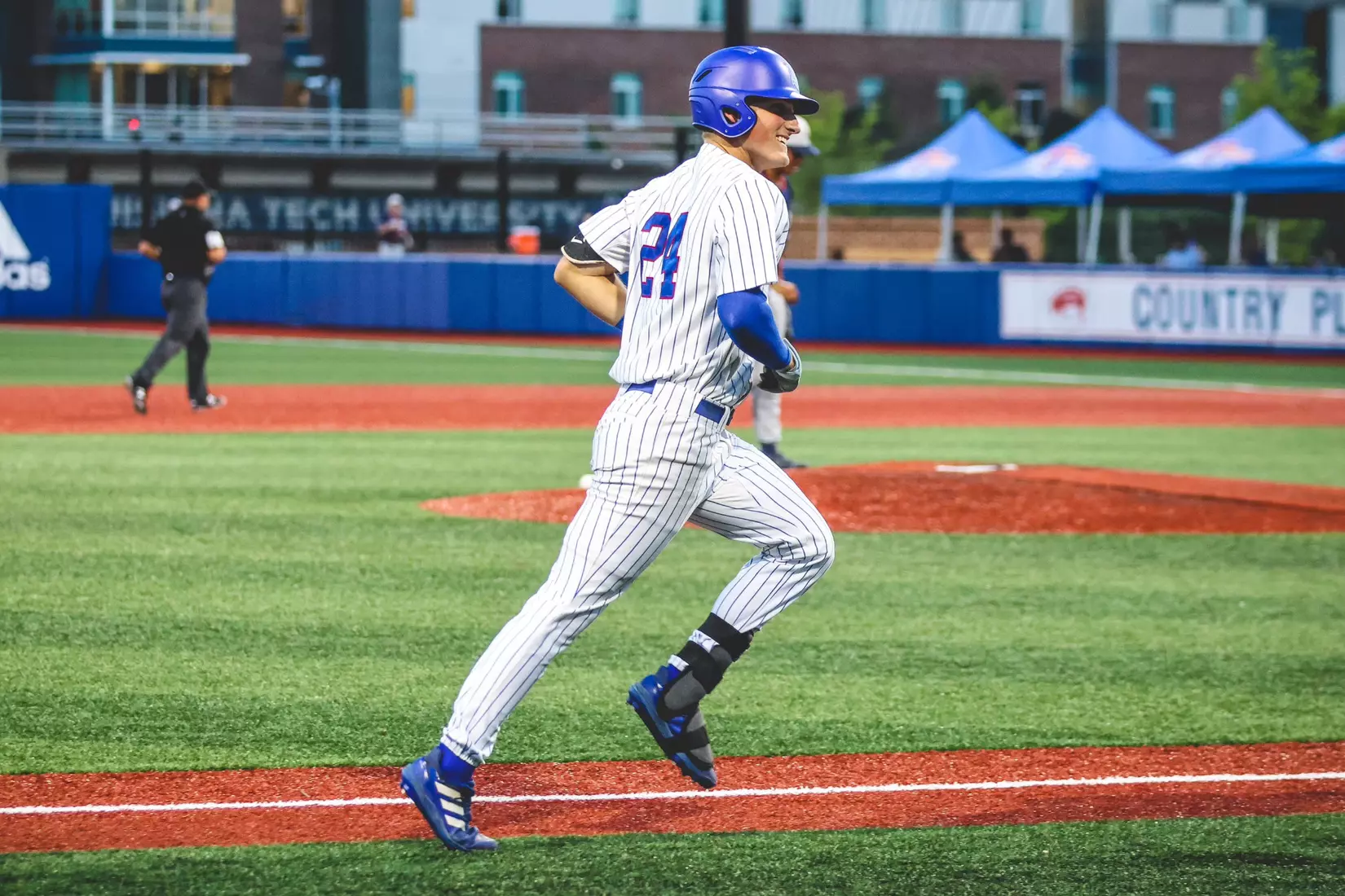Bulldogs fall to Roadrunners in extras