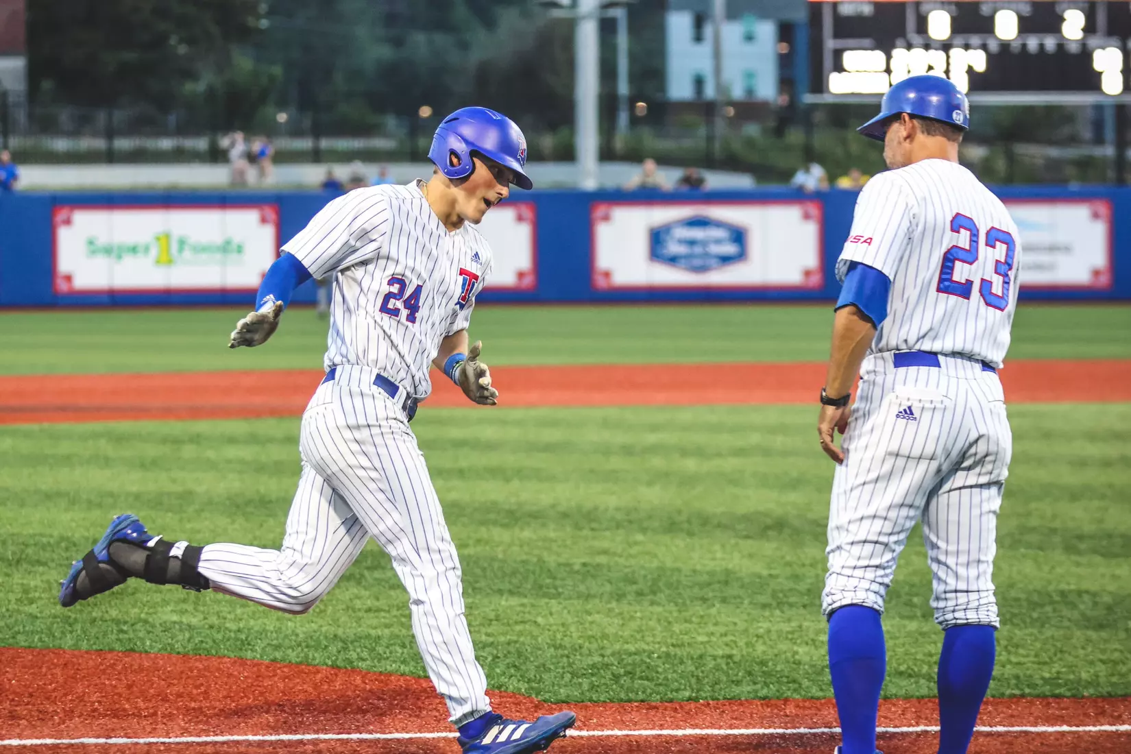Bulldogs fall to Roadrunners in extras