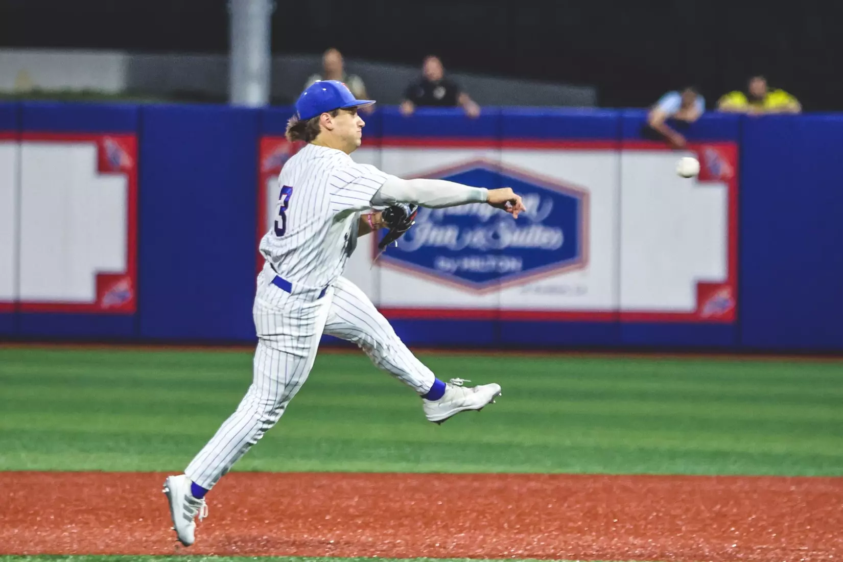 Bulldogs fall to Roadrunners in extras