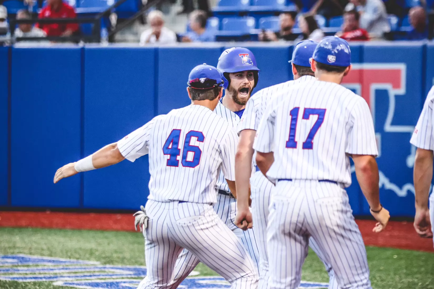 Bulldogs fall to Roadrunners in extras