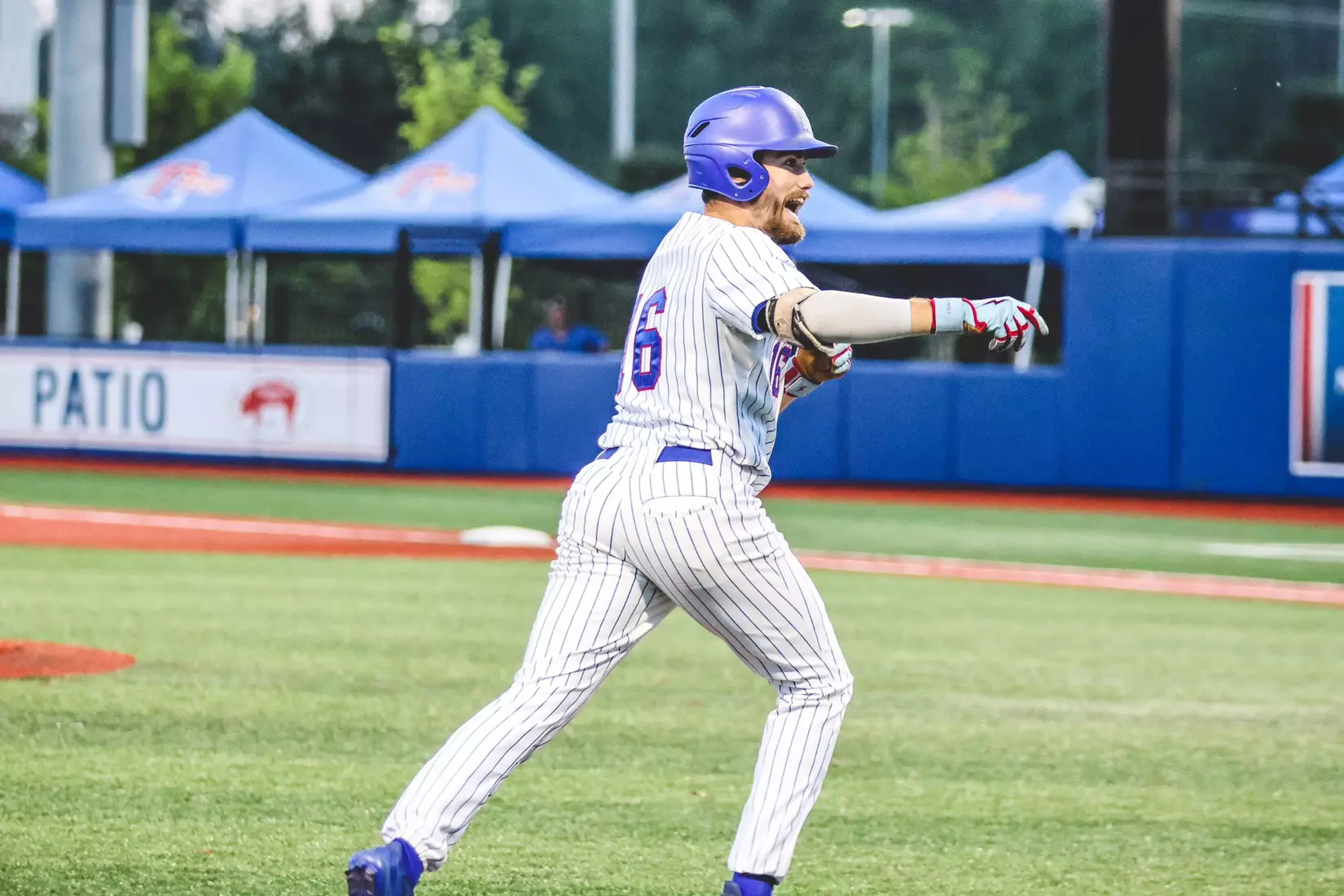 Bulldogs fall to Roadrunners in extras