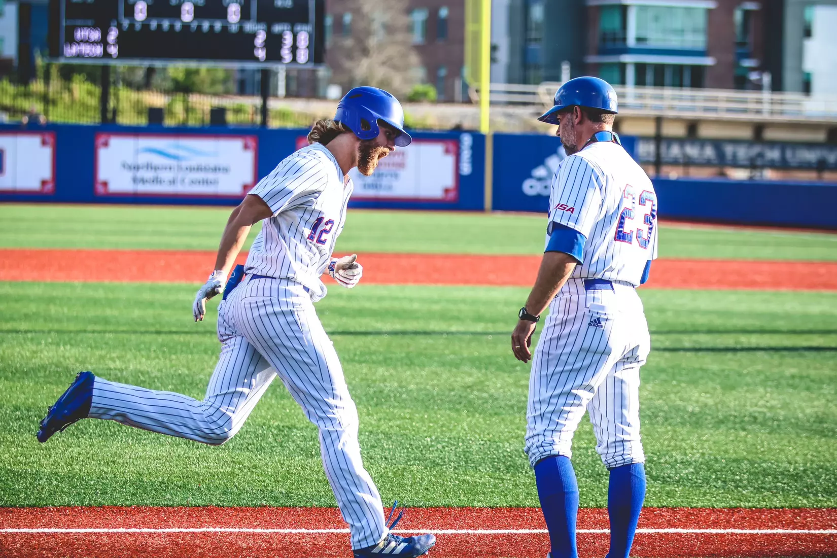 Bulldogs fall to Roadrunners in extras