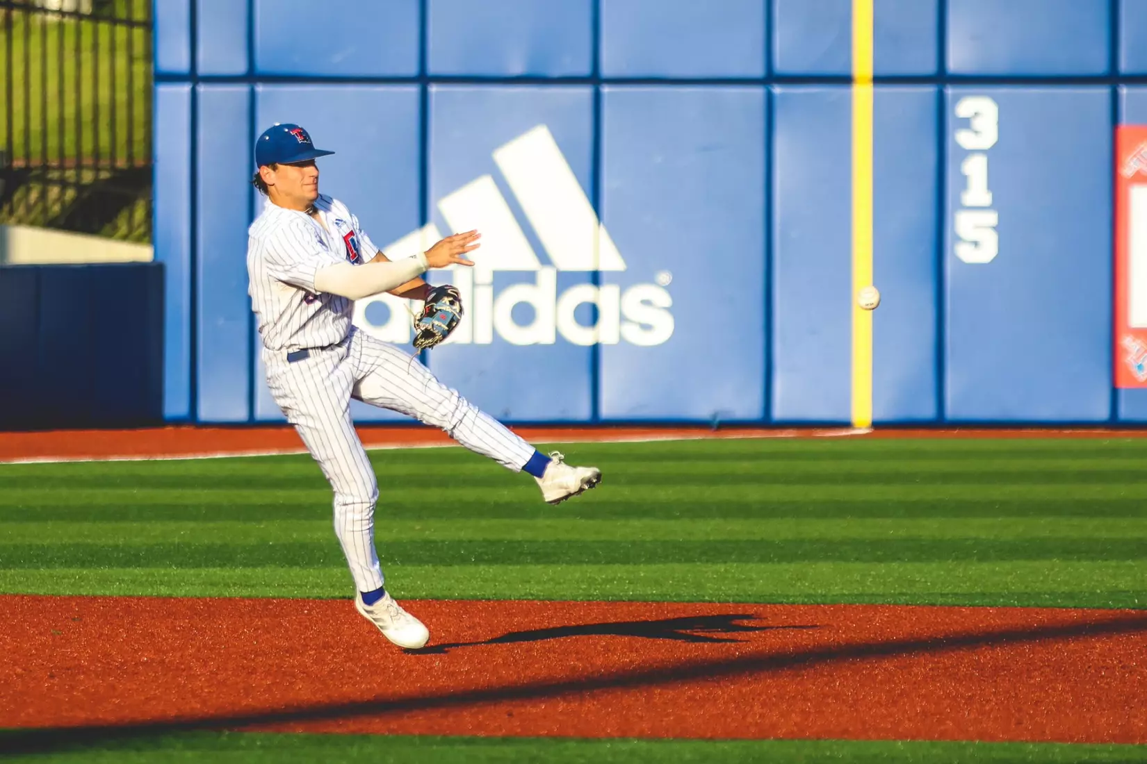 Bulldogs fall to Roadrunners in extras