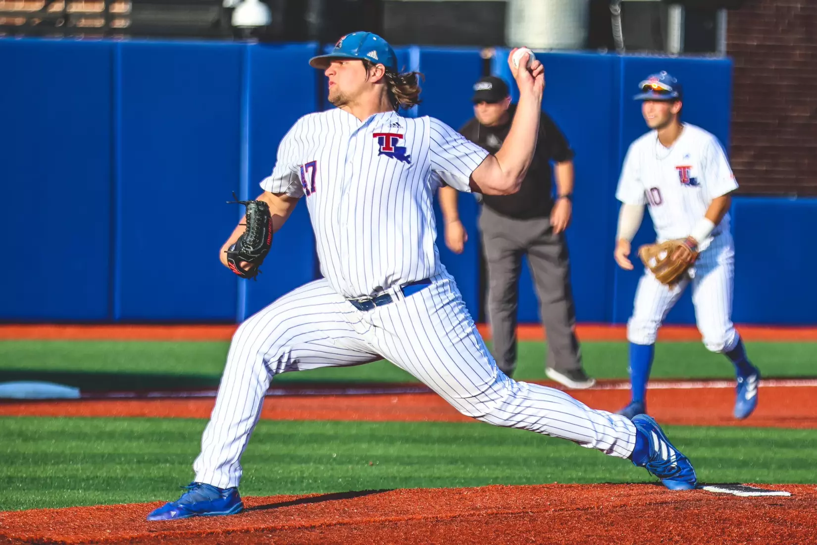 Bulldogs fall to Roadrunners in extras