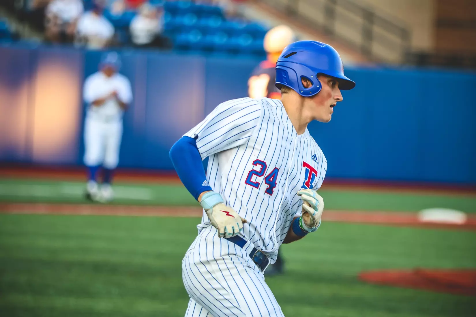 Bulldogs fall to Roadrunners in extras