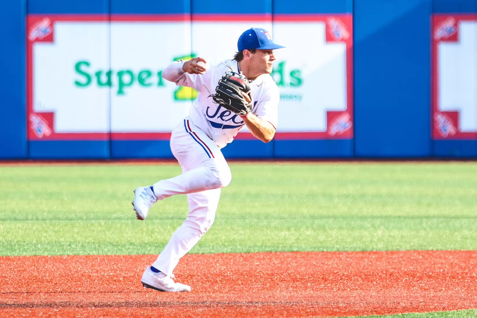 Bulldogs fall to Roadrunners, 5-3