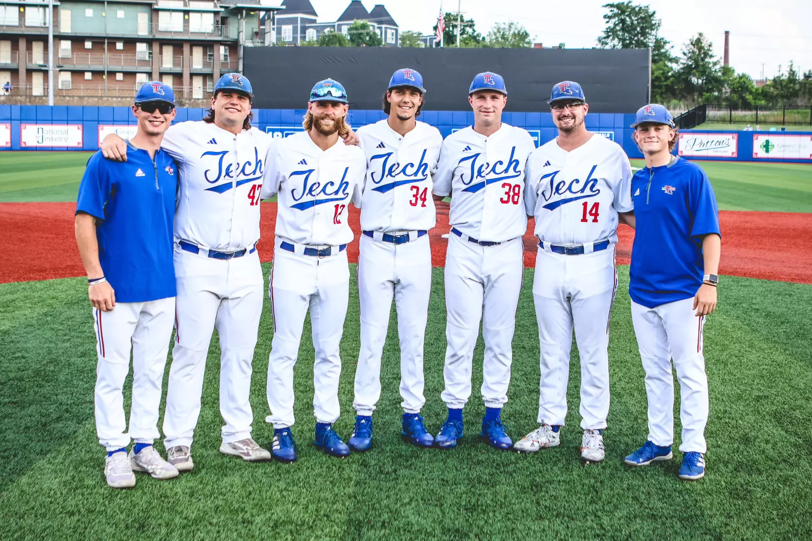 Bulldogs fall to Roadrunners, 5-3