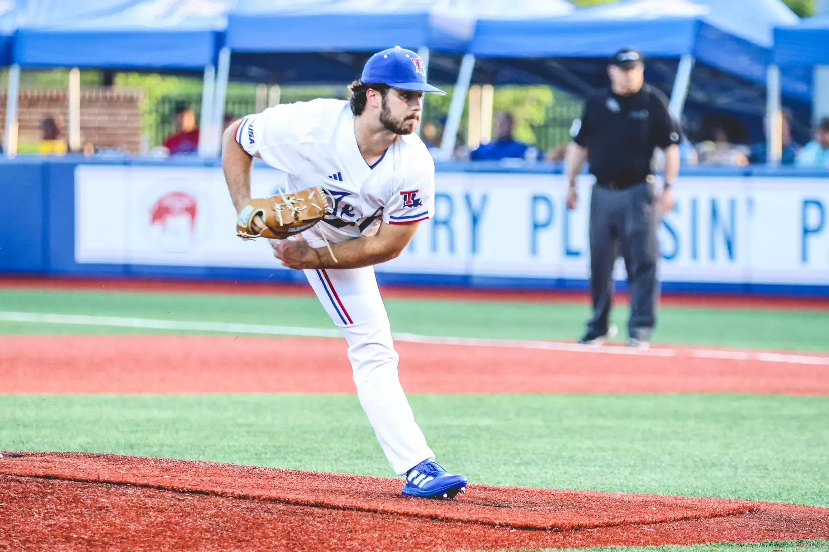 Bulldogs fall to Roadrunners, 5-3