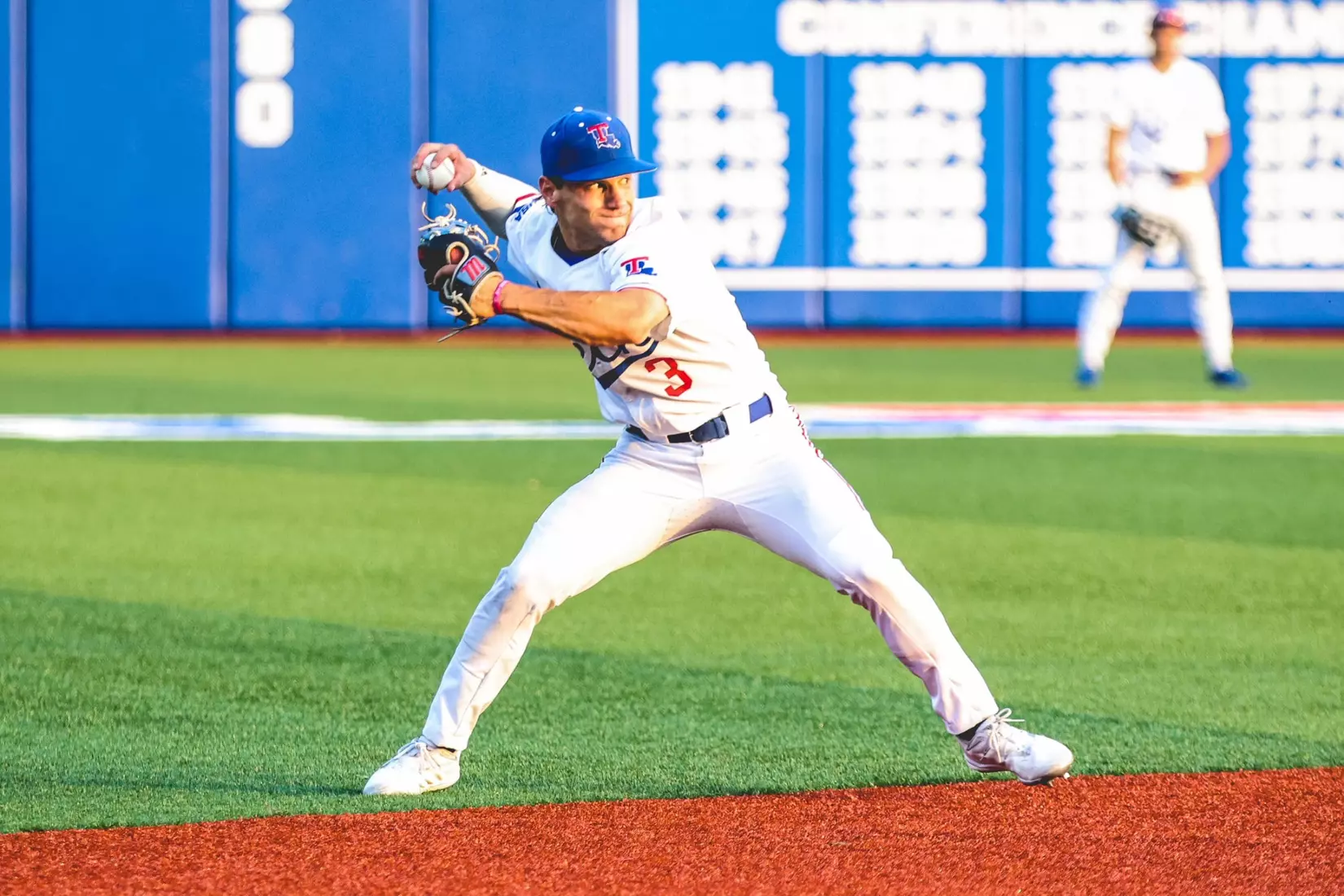 Bulldogs fall to Roadrunners, 5-3