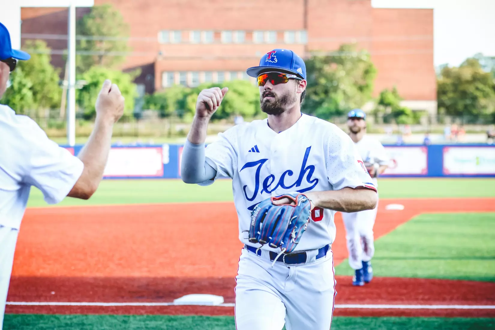 Bulldogs fall to Roadrunners, 5-3