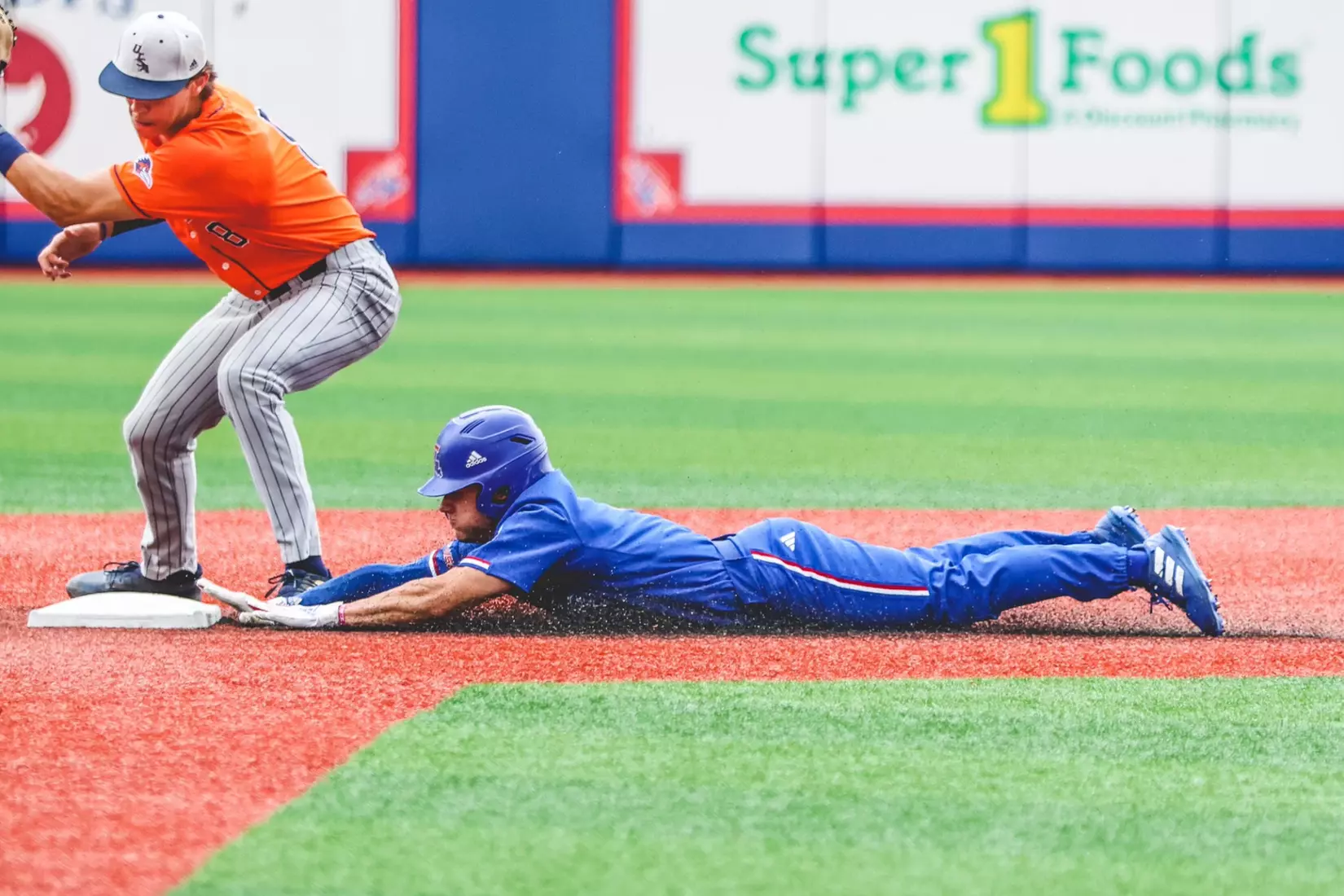 Bulldogs win regular season finale