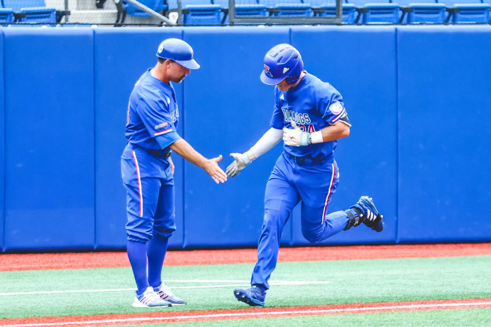 Bulldogs win regular season finale